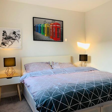 Alpha, Private Double Room, City Centre, Free Parking, Sittingbourne, Kent Exterior photo