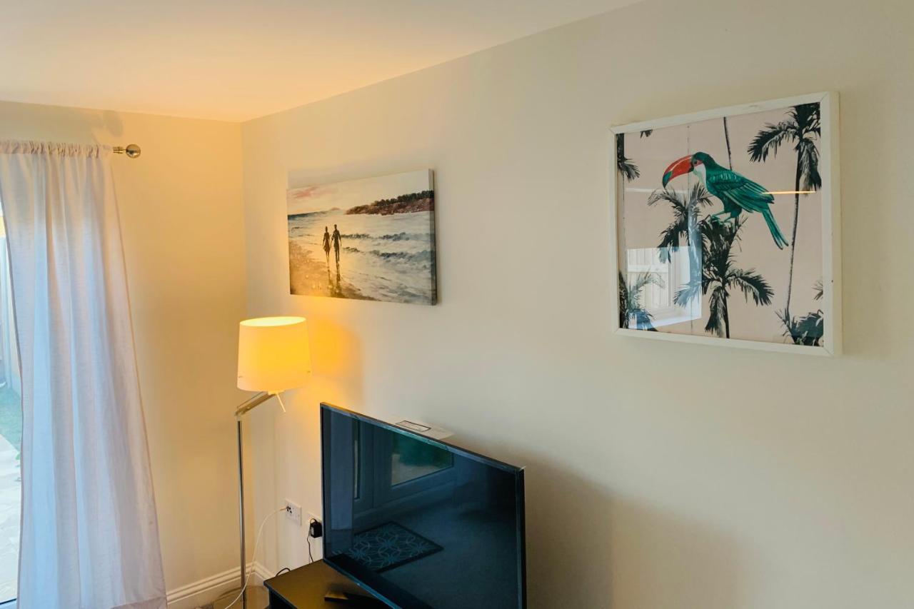 Alpha, Private Double Room, City Centre, Free Parking, Sittingbourne, Kent Exterior photo